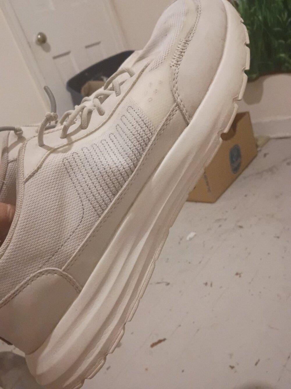 Mens size 11 white hey dudes tennis shoes like new